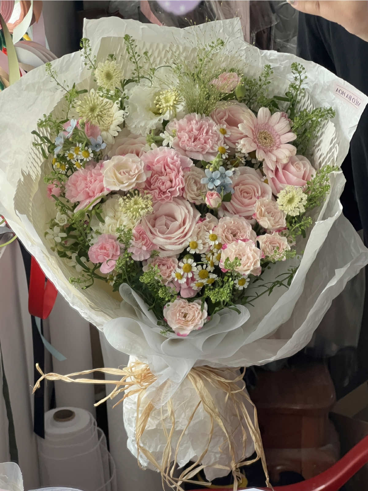 “Mỗi ngày là một cơ hội để làm mình hạnh phúc hơn.” 🫶✨🔥🤍🌱🫧💚 ———————————————— ⏰GIỜ HOẠT ĐỘNG: 9:00-19:00 📍Tiệm hoa online • Đặt hoa trước ít nhất 2-3 ngày • Hoa và màu sắc thay đổi theo ngày (khách iu hoan hỉ không có 2 bó giống 100%) • Giá hoa tùy theo đợt, để cập nhật giá mới nhất khách nhắn Mèo nha • Mẫu cover lấy từ shop khác Mèo nhận trong khả năng (70-80%) khách đọc lưu ý đã ghim giúp Mèo 👉🏻 Liên hệ Mèo tư vấn đặt hoa nhaaa 💕 ———————————————— • FB: Mèo ba hoa • IG: Meobahoa  • Theard: Meobahoa • Tiktok: TiemMeobahoa 📍TP. Biên Hoà, Đồng Nai #hoatuoibienhoa #meobahoa #flowers #trending #hoa #hoatuoi #trendingnow #hoaxinh #happygraduation #hoatotnghiep #fypシ゚ #viral #xuhuong 