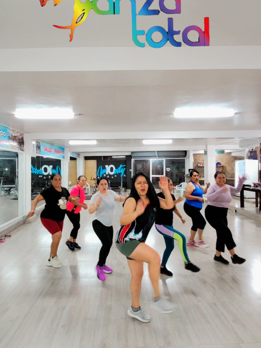 Hoy Lunes con las fuerzas intactas a pedar del cansancio, lo dimos todo en esta clase de baile y luego nuestro tik tok 🥳💃💃💃💃🥰🥰💃💃💃🥰🇪🇨💯 #ellátigo #danzatotal #bailoterapia #santodomingoecuador #dancer #instructora #bailarina #coreografossantodomingo #viralvideo #vallenatobailable
