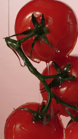 Tomato 🍅  #productvideo #productvideographer #ugc #ugcrussia #productvideography #видеографкрасноярск #videographertips #videographyideas #videoideas #makeupcommercial #videographeridea #videographytricks #videographytips #tomato #hair #haircare #makeupcampaign #haircampaign #utelab #foodvideography 