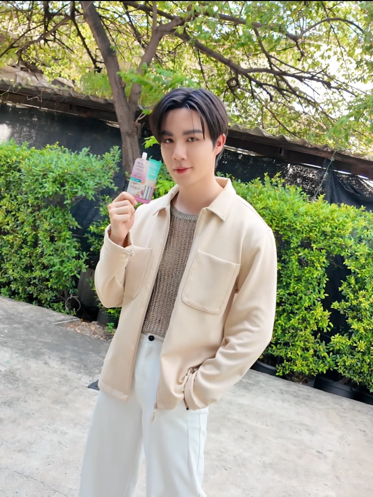 ไปตำกันมารึยังงง?!😝 รองพื้นไพรเมอร์ เกลี่ยปุ๊ป เปลี่ยนสีปั๊บ ผิวละมุนฉ่ำมาก✨ 𝗥𝗘𝗝𝗨𝗟𝗜𝗚𝗛𝗧 𝗕𝗿𝗶𝗴𝗵𝘁 & 𝗚𝗹𝗼𝘄 𝗣𝗿𝗶𝗺𝗲𝗿 𝗙𝗼𝘂𝗻𝗱𝗮𝘁𝗶𝗼𝗻 𝗦𝗣𝗙𝟱𝟬+ 𝗣𝗔++++ . ෆ นวัตกรรมรองพื้น Encapsulation Technology🤍 ෆ เนื้อสีขาวเปลี่ยนเป็นสีเบจ ෆ เบลอรูขุมขน ปรับผิวให้ดูเรียบเนียน สีผิวสม่ำเสมอ ෆ เสริมเกราะผิวด้วย PDRN (DNA จากแซลมอน) ෆ พร้อมกันแดดจัดเต็ม SPF50+ PA++++ ☀️ . 📍 แบบซอง 7g. ราคา 59.- เท่านั้น! (ปกติ 89.-) หาซื้อได้ที่ : 𝟳-𝗘𝗟𝗘𝗩𝗘𝗡 (เฉพาะเบอร์ #22) . #BabyBrightMakeup #BabyBright #GiftFromNature #BabyBrightxZeePruk #ZeePruk #RejulightBrightAndGlowPrimerFoundation #ป้ายแล้วเปลี่ยนเกลี่ยแล้วจึ้ง #รองพื้นไพรเมอร์