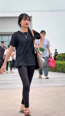 Bá thiện 1 hôm nay có gì nào xem hết video nha các Pro#khucongnghiepvinhphuc #khucongnghiepbathien1 #congnhancompal #compal #nhacremix #CapCut #xuhuong #xuhuongtiktok 