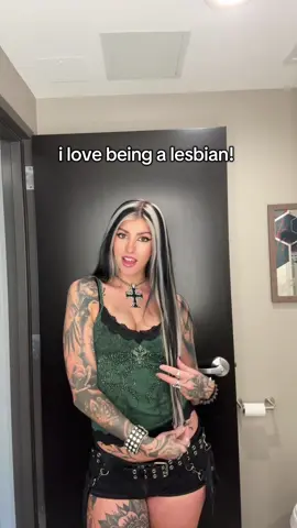 like shut up #wlw #wuhluhwuh #wlwtiktok 
