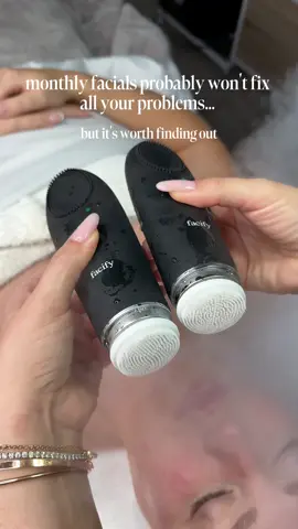If you want instant lift and de-puffing, you NEED this! 🧖🏼‍♀️✨ 5 minutes. One device. Glowing, sculpted skin. MULTI-SCULPT WAND at FACIFYBEAUTY.COM #facify #skincare #facemassage 