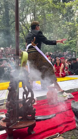 NGERTAKUEN BUMI LAMBA. Ngasuh Ratu Ngayak Menak Makuan Nagara. Gunung tangkupan perahu Minggu 22 Juni 2025.   #siliwangi #tangkupanperahu 