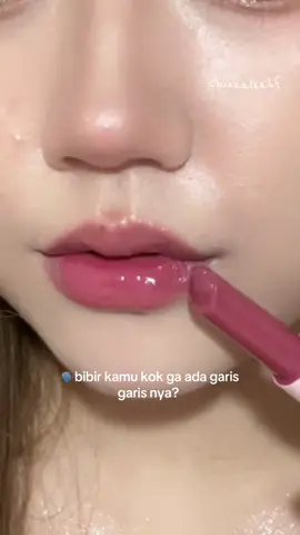 Yang aku lakuin tiap malem👣 #lipbalm #madamegie #madamegiecosmetics #lipplump #plumlips #glossylips 