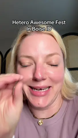 I’m throwing up this is so funny. #heteroawesomefest 