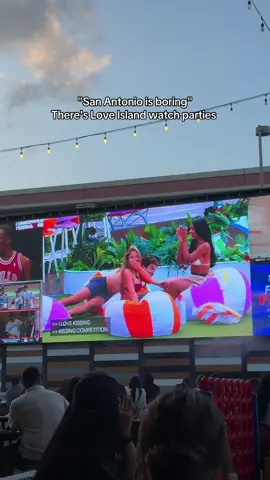 McIntyre's was PACKED lol this was so fun🤭 #sanantoniotx #loveislandusa 