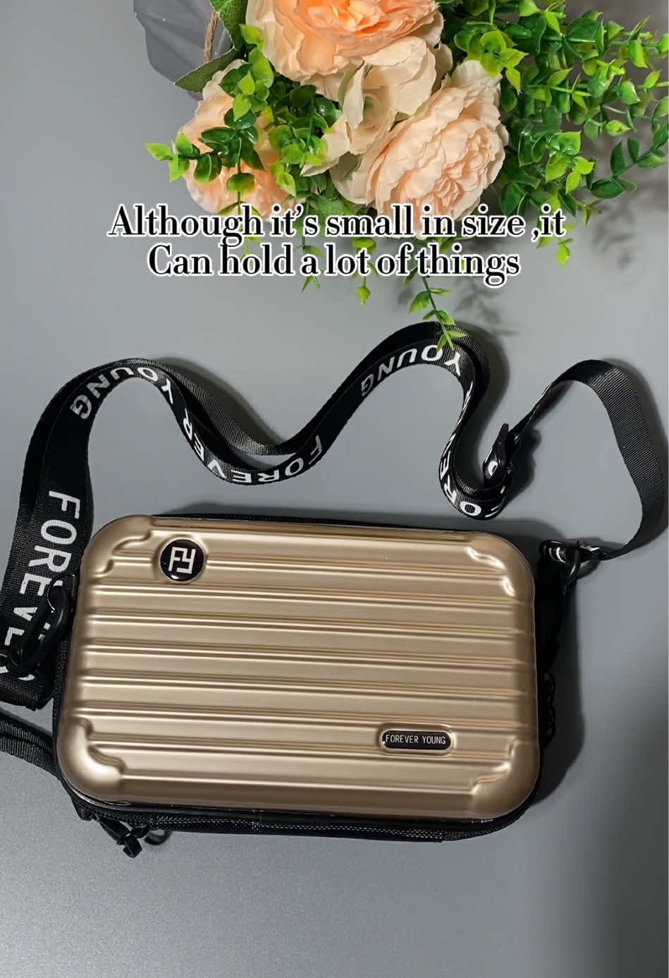 Although it’s small in size, it Can hold a lot of things.#bag #beautiful #womenbag #fyp #bagbag #shoulderbag #slingbag 