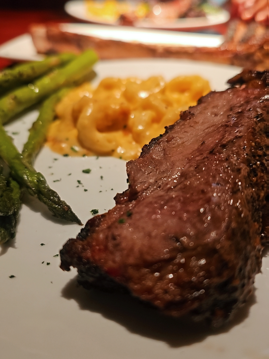 I love #FlemingsSteakhouse after shopping with my mini. 