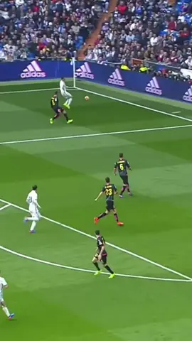 Cristiano Ronaldo real madrid 👑🤍🤍 #cristiano #ronaldo #cr7 #realmadrid #fyp #goals #skills #legend #fyp #football 