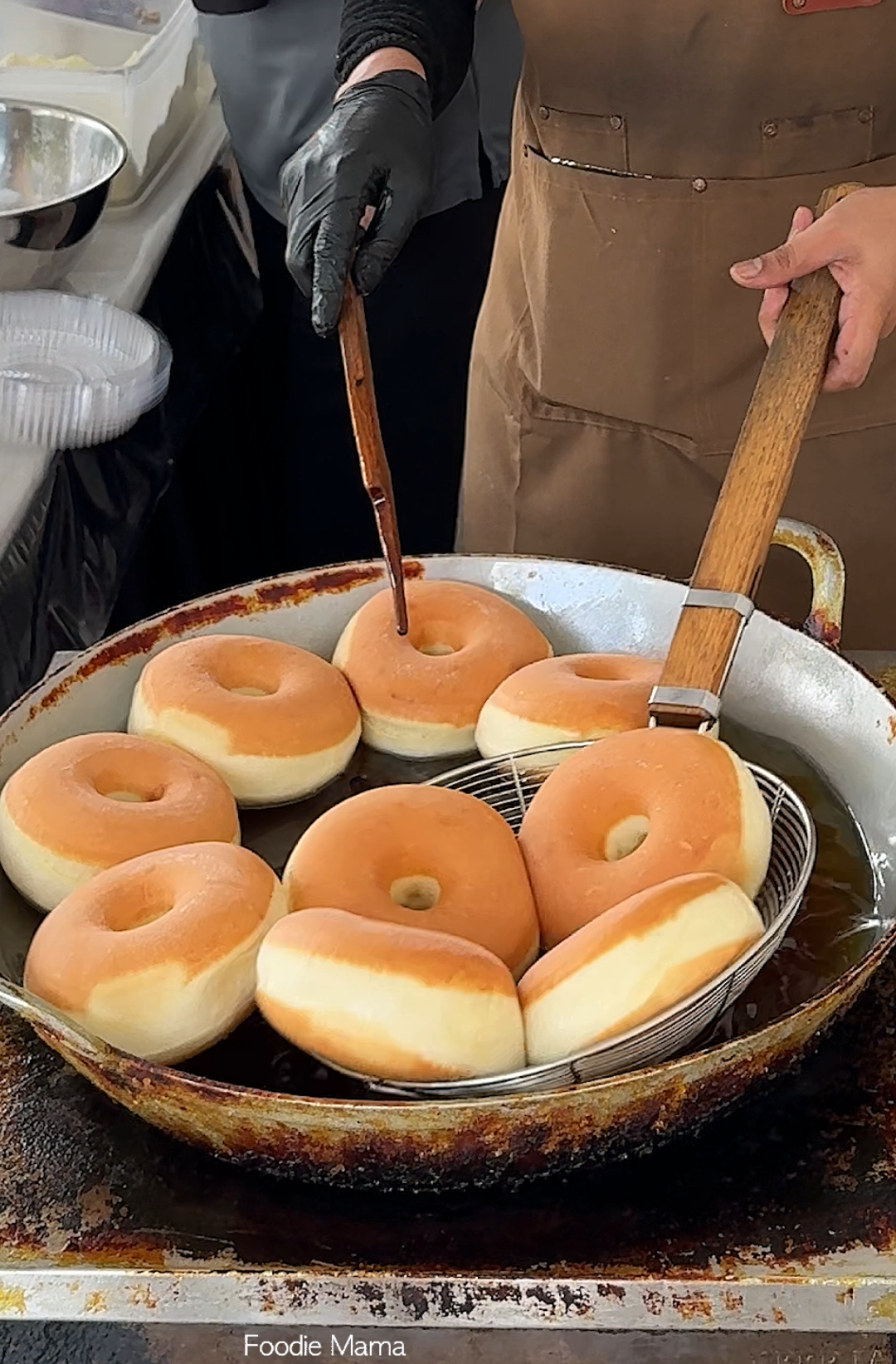 Only $0.5 Best Donut Shop - Malaysian Street Food Price : RM 2 / USD 0.47 Location :  DOPA - Donut Panas Shah Alam google map : https://maps.app.goo.gl/c2siCigkskKjTkos7 #streetfood #malaysia 