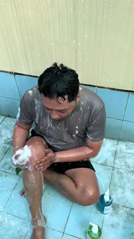 Mandi mandii pakai sabun mandi dari mezuca