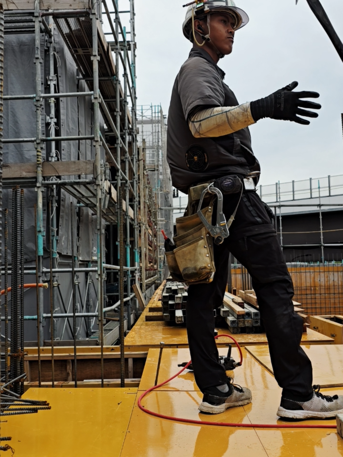 karepe wong jepang ki opo kok aku di kon neng nduwur dewe,nek ceblok ben aku tok ngunu po gimana kecewa aku 😌😄 #kuli #fyp #bekisting #katawaku #kenshuseijapan🇮🇩🇯🇵🎌 #genba #senopatigenba 