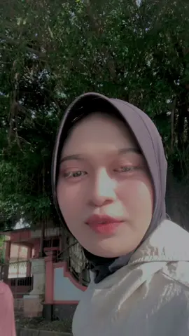 Kici pung mama ada berusaha lari dari kenyataan tpi napas sng mampu😭🤣  #dayone #run #tualmalukutenggaraa❤️🥀 