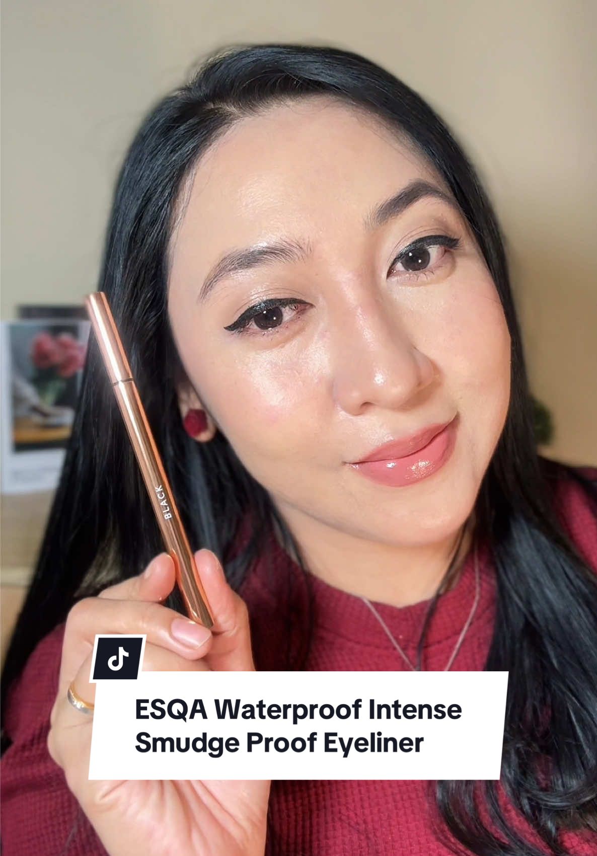 Liner-nya stay, look-nya slay ✨ Pakai ESQA Waterproof Intense Smudge Proof Eyeliner, andalan baru tiap hari. 😍😍 @ESQA Cosmetics  #ESQA #ESQAEyeliner #StayAllDay #WingedLiner #NaturalLook #WaterproofLiner #SmudgeProof #MakeupLokal #Eyeliner #EyeMakeUp #fyp 