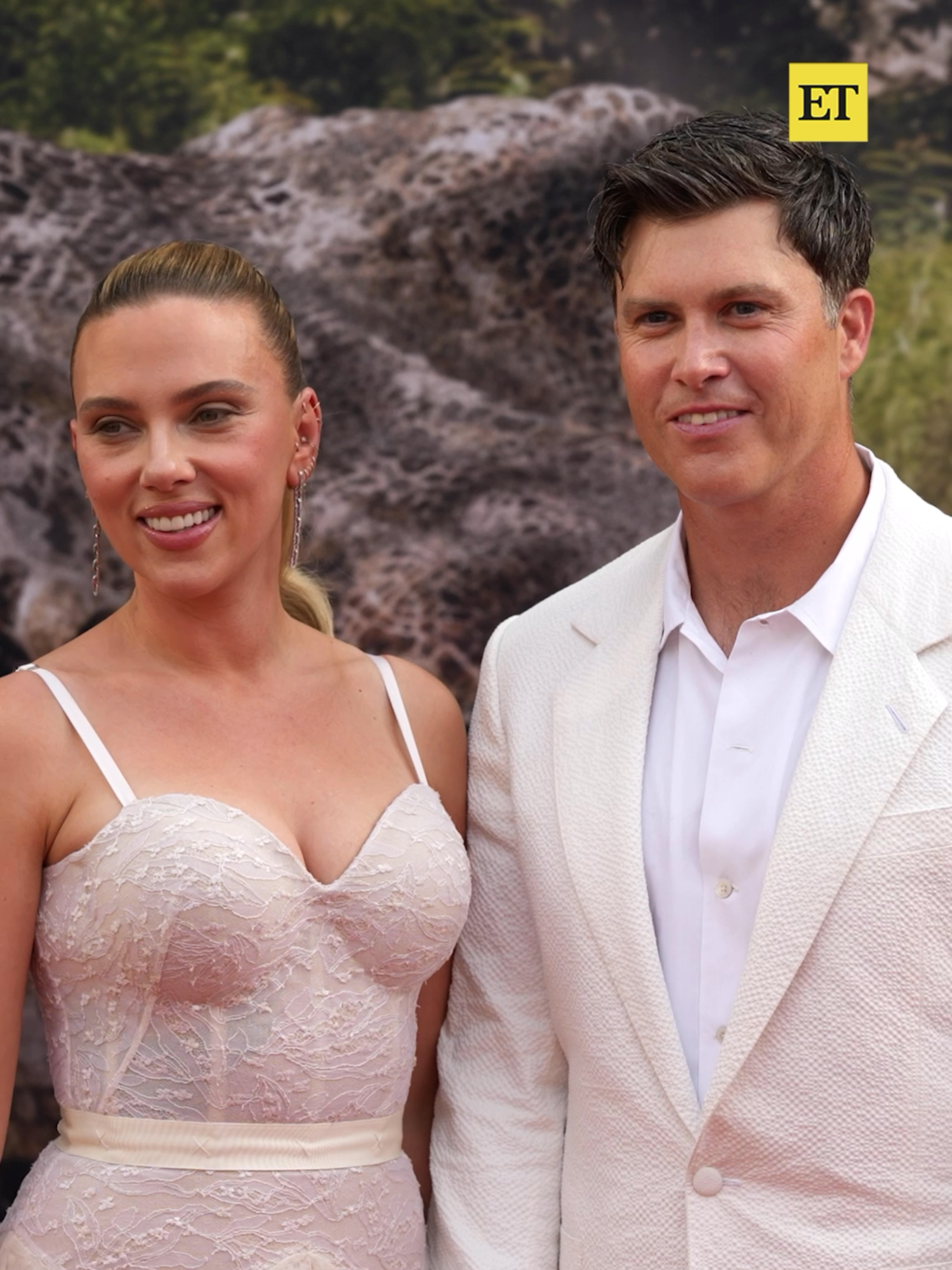 Scarlett Johansson walked the 'Jurassic World: Rebirth' carpet with Colin Jost and Jonathan Bailey 💕 #scarlettjohansson #colinjost #jonathanbailey