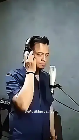 Pamer Bojo (2018) Didi Kempot.  Cover : Kapten.Ewing Syam #lagujawa #didikempot #pamerbojo #budayalokal #budayanusantara #lagudaerah #foryourepage #foryou #fyp 