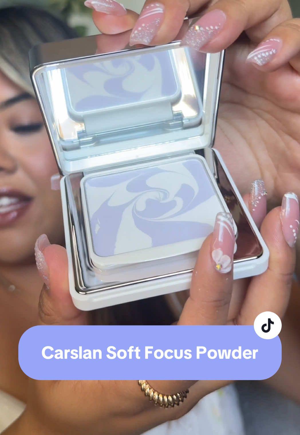 @carslan_us 2.0 Black Magnet Soft Focus Powder is amazing! I tried it for the first time in this video and it’s BLURRING! Also it came with a mini version… did I mention it’s Waterproof? 🤩  • • • • • #carslanpowder #carslan #makeup 