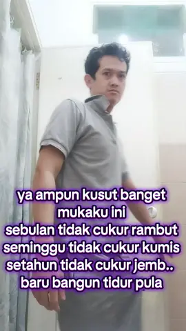 besok ah cukur cukurnya.  kusut bangettt  mukaku