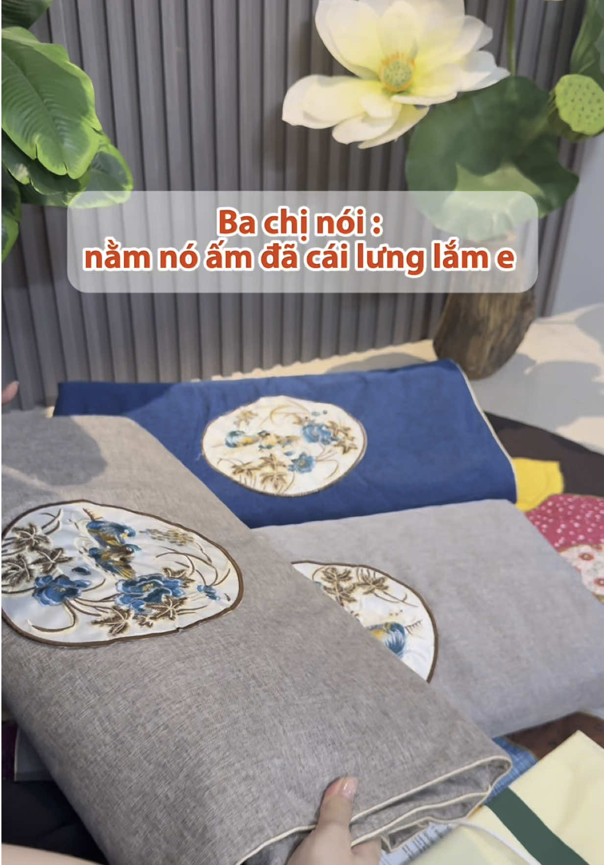 #thảm ngải cứu giúp giảm đau mỏi , giảm tê mỏi tay chân , cải thiện giấc ngủ , rất là tốt cho người lớn tuổi. #tham #thamngaicuudongy #thamngaicuu #aiquyen #suckhoe #CapCut 