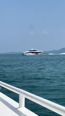 Emerald of Dumai | Dumai Express Group | Tujuan Sekupang Pulau Batam @Dumai Express Group  #emeraldofdumai #dumaiexpressgroup #ferry #catamaran #kapalcepat #pelautindonesia #pelautpunyacerita #tanjungbalaikarimun #sekupang #batam #kepulauanriau #fyp #foryou #foryoupage #masukberandafyp #aluminum #lintaskepri 