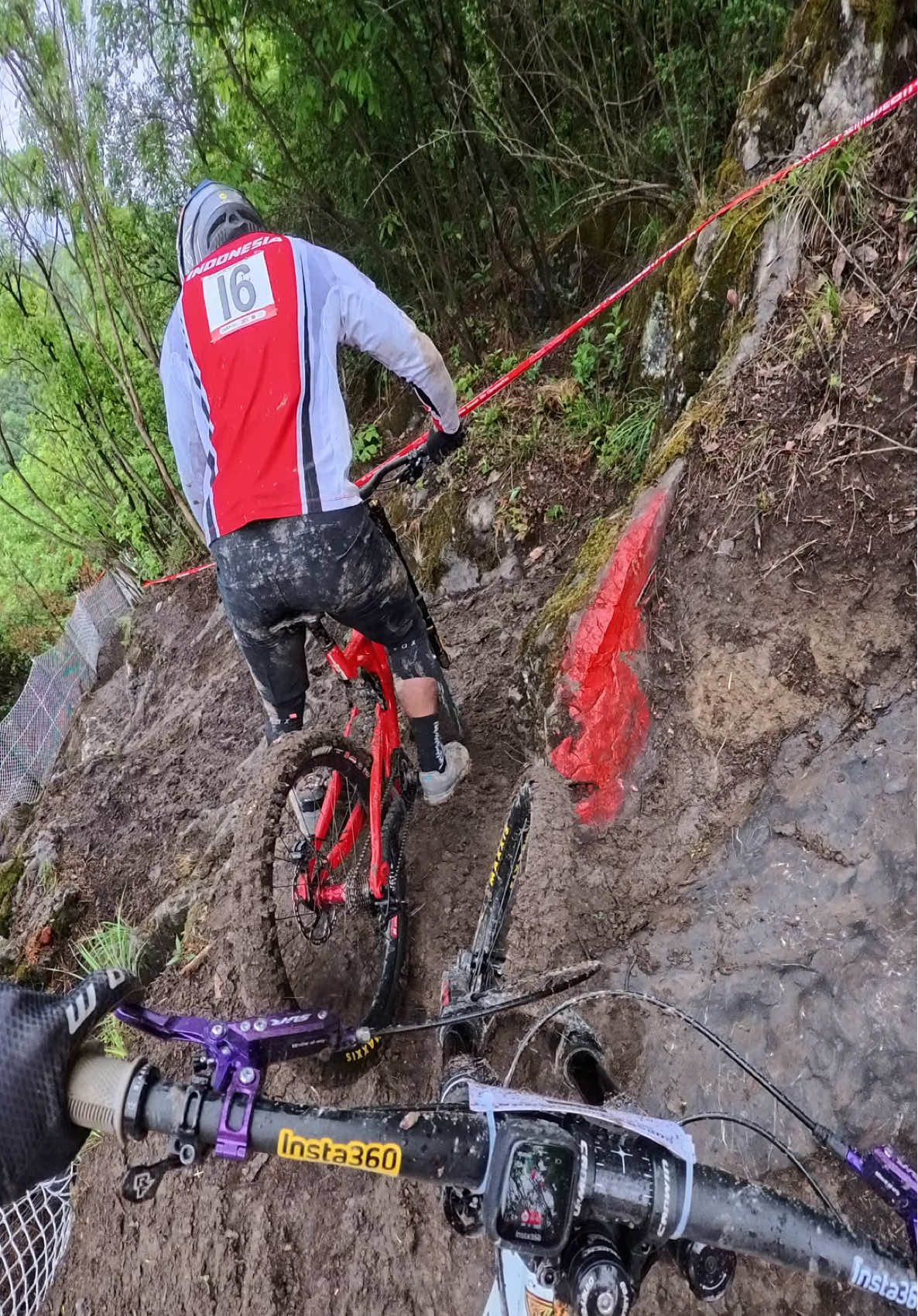 POV: Leading the line on a slippery section 🇮🇩🔥 Tricky terrain, full focus. Asian Champs 2025 🇨🇳 #AsianMTB2025 #MTBAsia