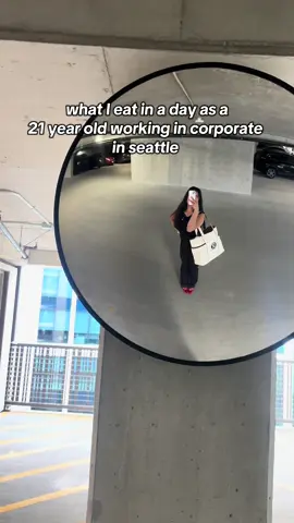the first clip of me was from a different day but this is usually what I eat during the busy weekdays !! 🥴 #seattle #corporate #food #diml #latina #mealprep #healthy #chipotle #washington #8to5 