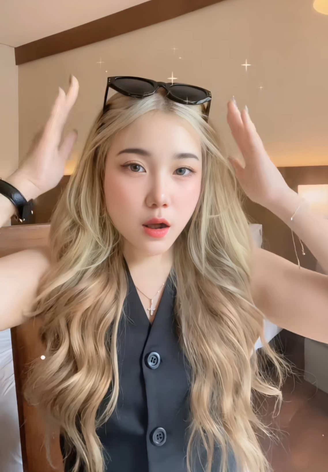 Cat eyes glasses from @lingerly modis , kokoh , cute 🖤🪐🎀 #kacamata #kacamatacateye #glasses #kacamatahitam #rekomendasikacamata 