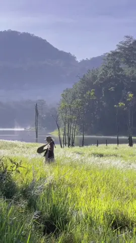 #استمتع بكل #لحظة تعيشها ‏فـأجمل مافي #الحياة ليست الأشياء بل #اللحظات #صباحكم_سعادهـ🌸🍃  #صباحكم_ويومكم_مليان_لحظات_حلوه🦋🌹 