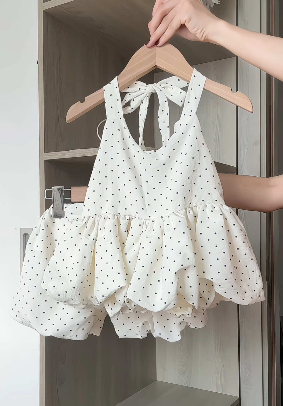 Siêu phẩm set chấm bi hở lưng cho bé gái 3 màu #thoitrangtreem #quanaotreem #quanaochobe #tiktok #xuhuong 