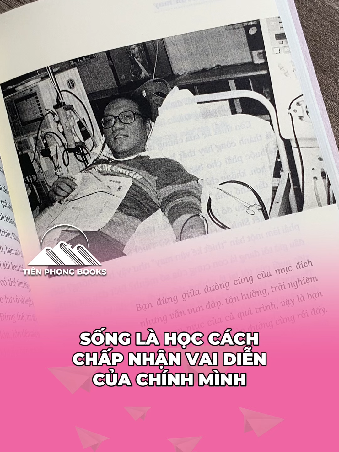 Sống là học cách chấp nhận vai diễn của chính mình. #tienphongbooks #sachhay #toivadiadan #suthietsinh