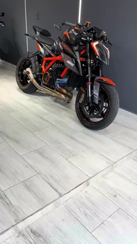 KTM 1290 SUPERDUKE R #ktm #superduke #1290 #ktmsuperduke #pereira #Viral #rider #biker #bike #Lifestyle #moto #motorcycle #photo #video #trend 