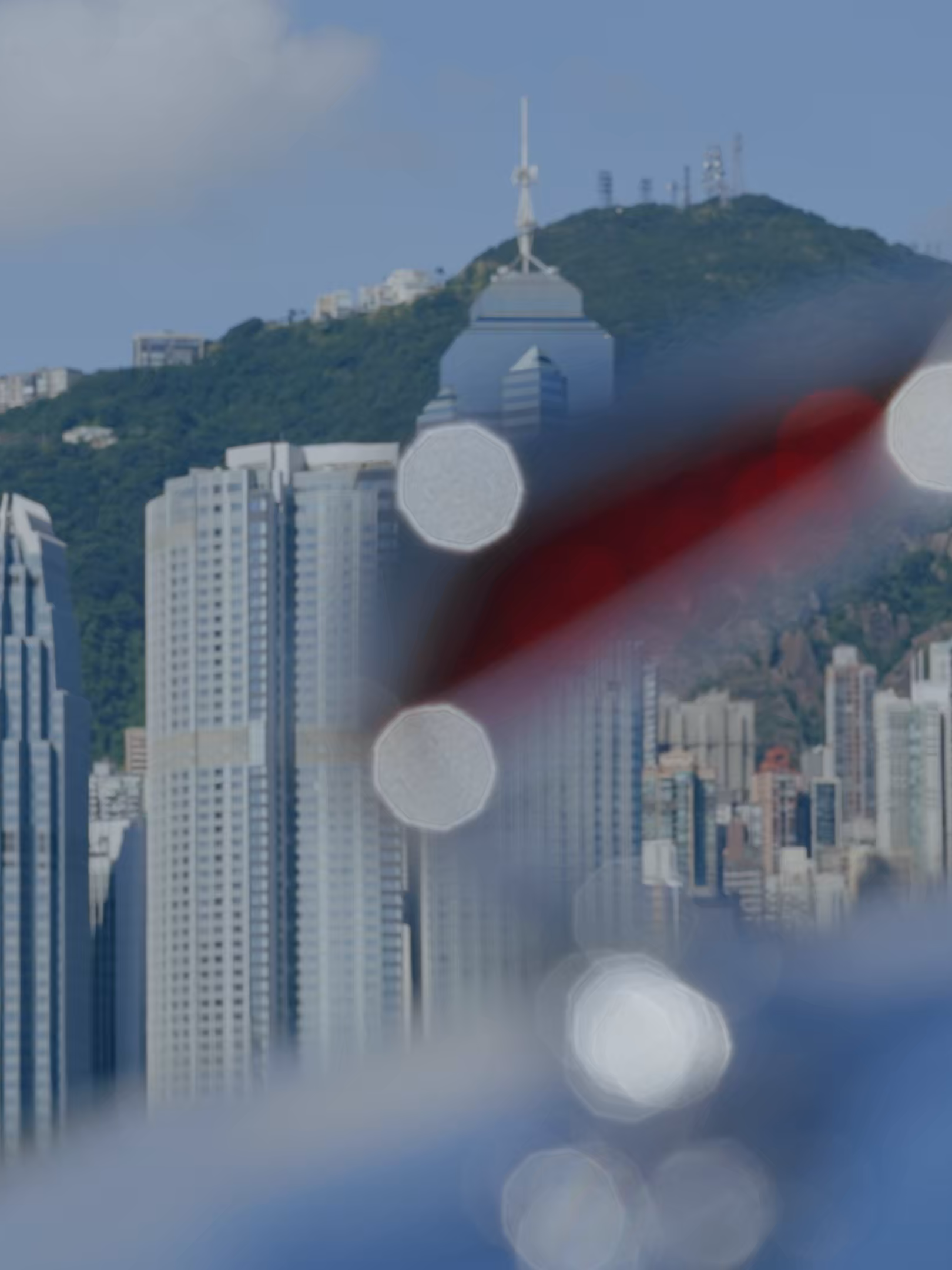 When the #HONGQI #GUOLI #GUOYA #EHS9 glides on the roads of Hong Kong, it's a statement of luxury and legacy. Oriental craftsmanship. Built for the world. #HKAuto2025 #HeritageOfLuxury #TheArtOfOrientalLuxury