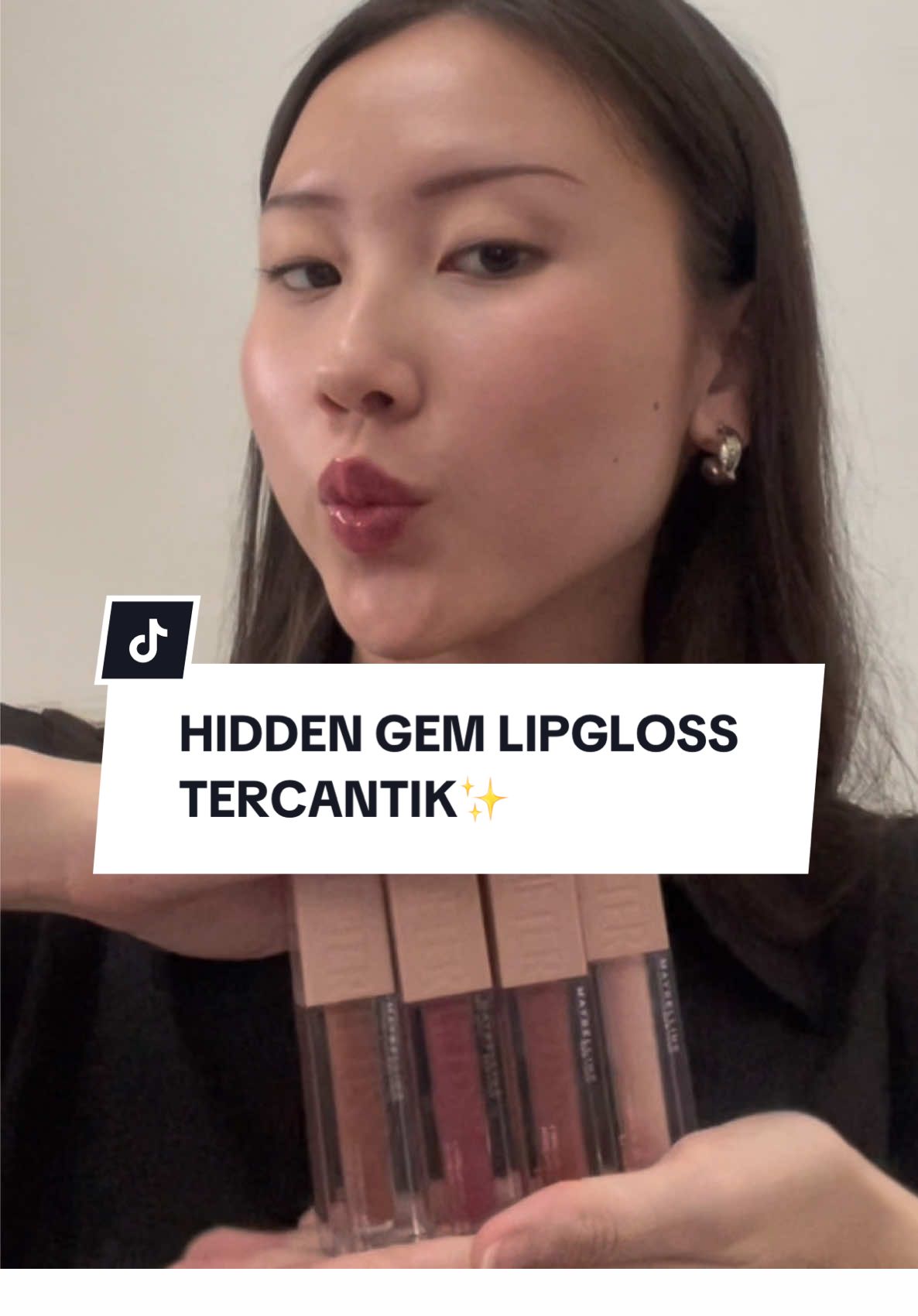 Kalian tau nggak sih Maybelline tuh punya lipgloss secantik ini⁉️✨ Bikin bibir kelihatan sehat dan auto plumpy💋 Namanya #LifterGlossID udah aku taruh di keranjang kuning ya #WeAreMaybelline 