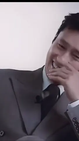 Lo sexy que se ve con su v4p3 🫦🫦🫦 #leebyunghun #byunghun #player001 #squidgame #youngil #inho #frontman #viral #ponmeenparati #parati #foryoupage #netflix 