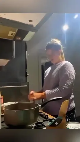 funny cat 🤣🤣 #Funny #cat #dog #fyp #catsoftiktok #funnycat #funnydog #foryou #tiktok