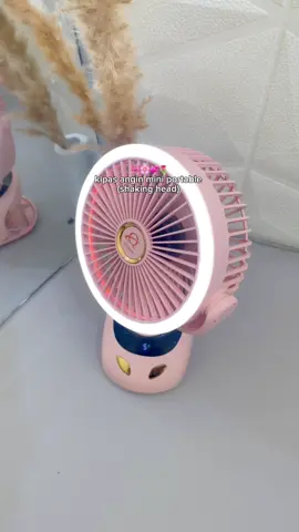 sudah readystock kembali kipas yang bisa muter nihh, ayo siapa kemarin yang nanya mulu, buruan abisinnn 🫶🏻🫨👇🏻🛍️💌💋 #kipas #kipasangin #kipasanginmini #kipasanginlampu #kipasanginportable #wibgajian #xycba #fyp #fouryou #fouryoupage 