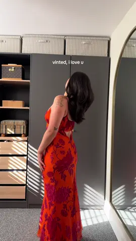 if you are looking for a wedding guest dress for this summer and haven’t tried Vinted, this is your sign 🧡 #vinted #summerdresses #weddingguestdress 