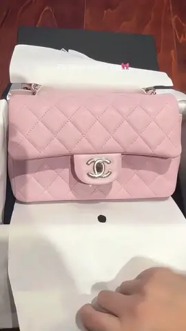 You never know what you got in €200. #designerbags #unboxing #affordableluxury #handbags #pinklover 