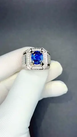 Natural Sapphire Xanh Hero cắt facet sạch tinh ánh lửa neon mạnh hàng chuẩn thiên nhiên tuyệt đẹp. #hluxury #luxury #giatrivinhcuu #gemstone #sapphire #trangsuc #thietke #hero 