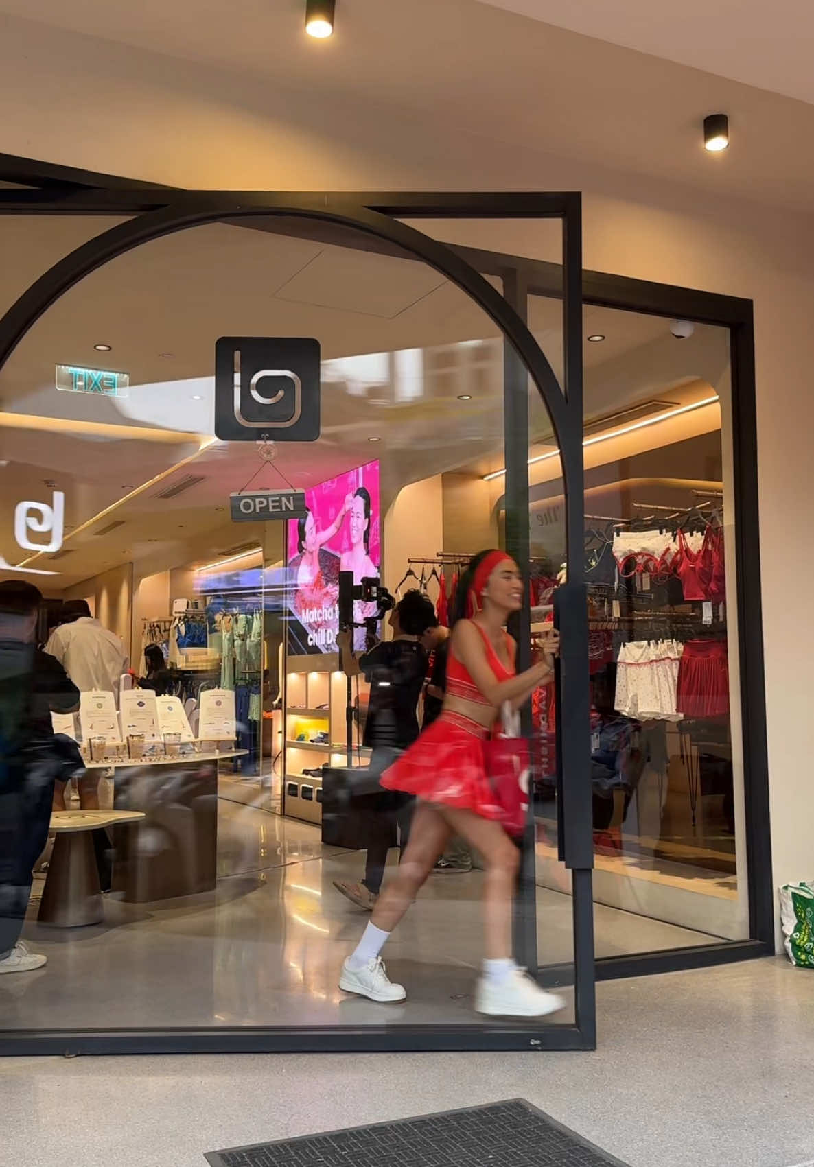 Thấy đẹp dị hoy chứ…SINGLE….đẹp là được 🤭❤️💛 #conganbeauty #conganlifestyle #olaben #yoga #sportygirl #OOTD #sportoutfit @Olaben @Olaben Studio 