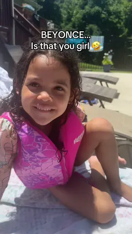 Girl loves bringing out the deep voice to sing 🤣🤣 