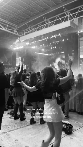 the voice the guitar the lights i just can’t express the feeling #lana #lanadelray #cardiff #ultraviolence 