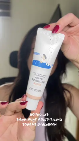 have you ever tried a tone up sunscreen? ☁️ trying out @ROUND LAB PHILIPPINES birch juice moisturizing tone-up sunscreen! ⭐️ hydrating/moisturizing ⭐️ instantly brightened up my face  #roundlab #withroundlab #toneupsunscreen 