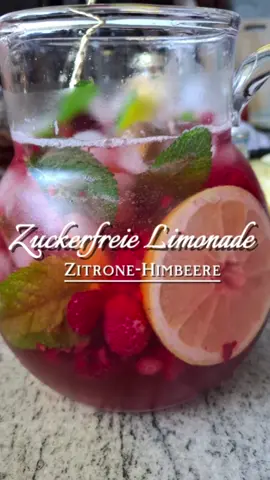 Es fällt dir schwer ausreichend zu trinken?  Der Sommer ist da und mit ihm auch die Hitze🌡du schaffst es nicht einmal auf 2 Liter Flüssigkeit, geschweige denn 3 Liter zu kommen? Dann mach dir doch einfach diese leckere summer inspired limonade 🍓🍋 und das ganz ohne Zucker oder sonstige Süßstoffe. Und so geht's 👇🏼  Rezept 🍋 Limonade  * tk Himbeeren oder frische in einen großen Krug geben * Minzeblätter dazugeben * noch ein paar Scheiben Bio Zitronen dazu  * Saft einer Zitrone dazugeben  * mit Sprudl- oder Leitungswasser auffüllen  * Eiswürfel dazu * lasst es gerne etwas stehen bevor ihr es trinkt, so können Minze und Himbeeren gut den Geschmack abgeben und es wird intensiver  Viel Spaß beim Nachmachen! Und vergiss nicht dir das Rezept abzuspeichern. 💾 Denn viel trinken ist viel wichtig 😋  #homemadebyvalentina #stayhydrated💦 #limonade #homemadelemonade #kaltgetränke 