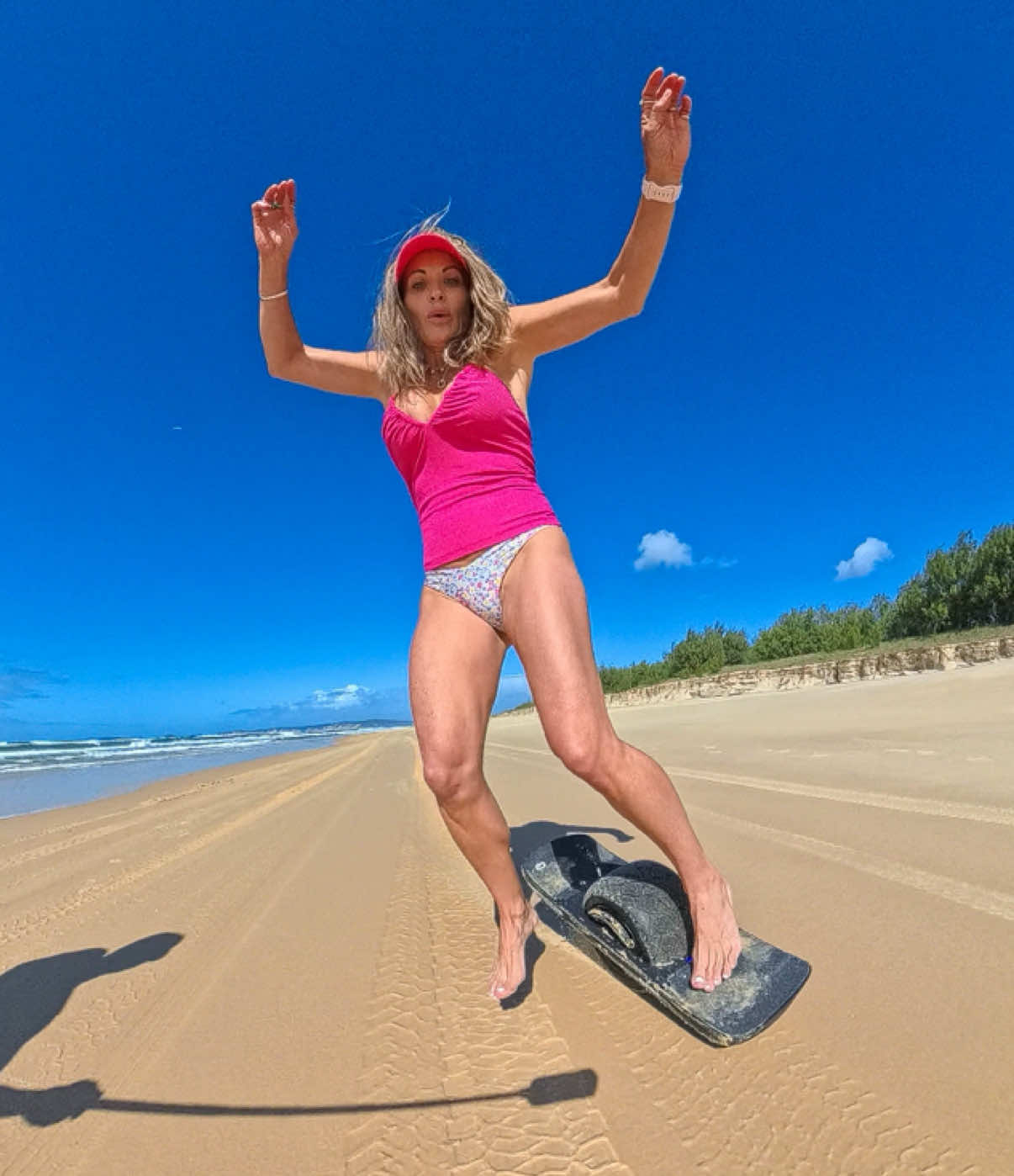 We took the Onewheel down to the beach and had a bit of fun… Chris as always —smooth, relaxed, even flipping the camera between his legs 😆 I spent more time jumping off than staying on. Nothing unusual there. I’m not as skilled and gifted as he is 🥴Have you tried one? Are you more of a Chris—or more like me? #aussiedestinationsunknown #aduqld #onewheel #fyp #foryou #foryoupage #onewheelbeach 