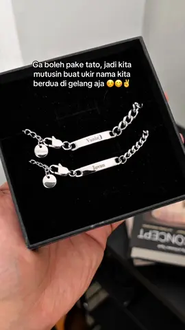 Solusi banget nih buat yg ga boleh pake tato 💕🙈 #gelangcouple #gelangnama #gelangtitanium #couplebracelet #namebracelet #gelangtangan 