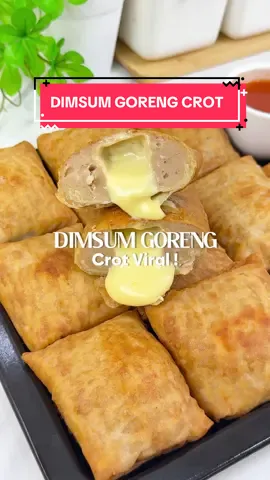 Lagi viral di mana mana dimsum goreng crot viral yg kejunya lumer bangetttt.. sebenarnya ini mirip2 lumpia ayam gaksi 😂🙈 tapi apapun itu serius ini enak banget 👌 wajib kalian coba, takaran dari aku ini pas banget, cuma kalau kalian suka tekstur dimsumnya agak kasar gt bs di chop kasar yaaa best 🍽️ RESEP DIMSUM GORENG CROT KEJU LUMER  -500 gr paha ayam & dada filet -100 gr tapioka -1 butir telur -4 siung bawang putih -1 batang daun bawang -1 sdt garam -2 sdt kaldu jamur -1 sdt gula pasir -1/2 sdt lada bubuk -1 sdm kecap asin -1 sdm saus tiram -1 sdm minyak wijen 🍳 cookware by @muliya_cookware  STEAMER 2 SUSUN MULIYA COOKWARE ✅ Bahan stainless Steel berkualitas  ✅ Mirror finish yang rapih ✅ 3 pcs cookware set ✅ Mudah dibersihkan ✅ Design menarik ✅ Anti gores ✅ Kualitas tinggi ✅ SNI ✅ Harga terjangkau  #dimsumgorengviral #dimsumgorengcrispy #dimsumgorengcrot #resepjualan #idejualan 