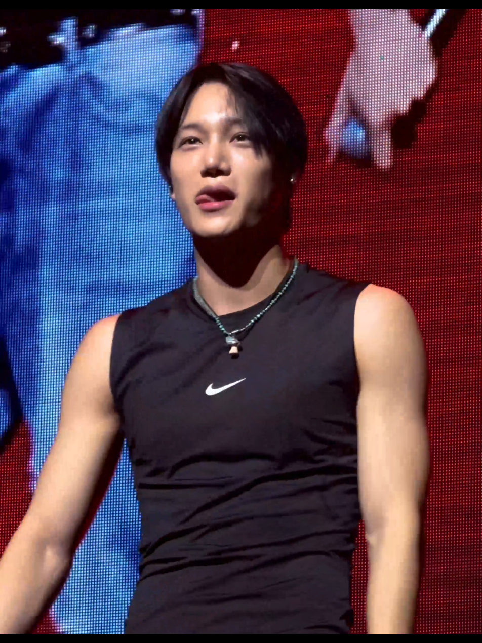 i'm on my knees   🛐✨️🔥🫦🐻 #KaixPrada #KaiIxPradaSS26  #PradaSS26 #MilanFashionWeek #kai #kimkai #kimjongin #zkdlin #erigom #exokai #wallsdonttalk #카이 #엑소 #peaches #waitonme #adultswim #rover #mmmh 