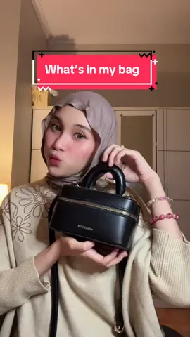 Mini bag, maxi impact. 💁‍♀️🩷 #mosdoom #whatsinmybag 